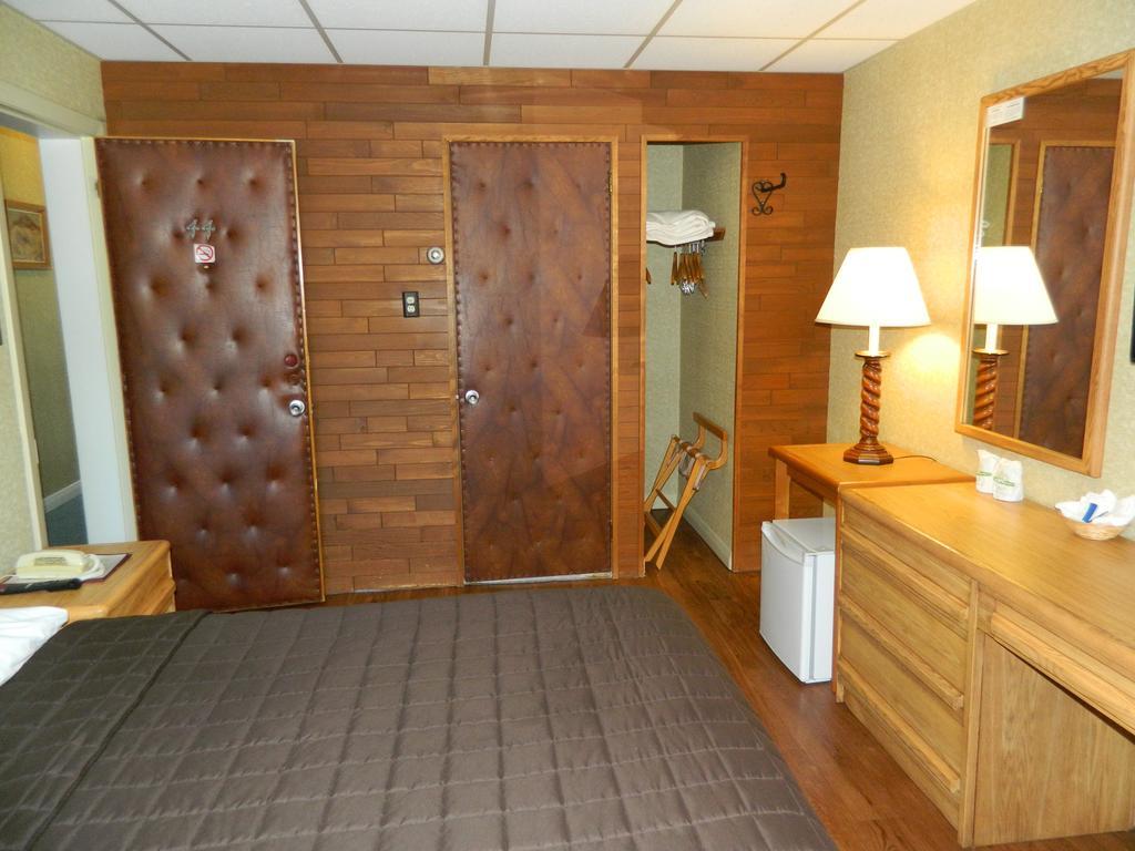 شيربروك Motel & Hotel La Paysanne المظهر الخارجي الصورة