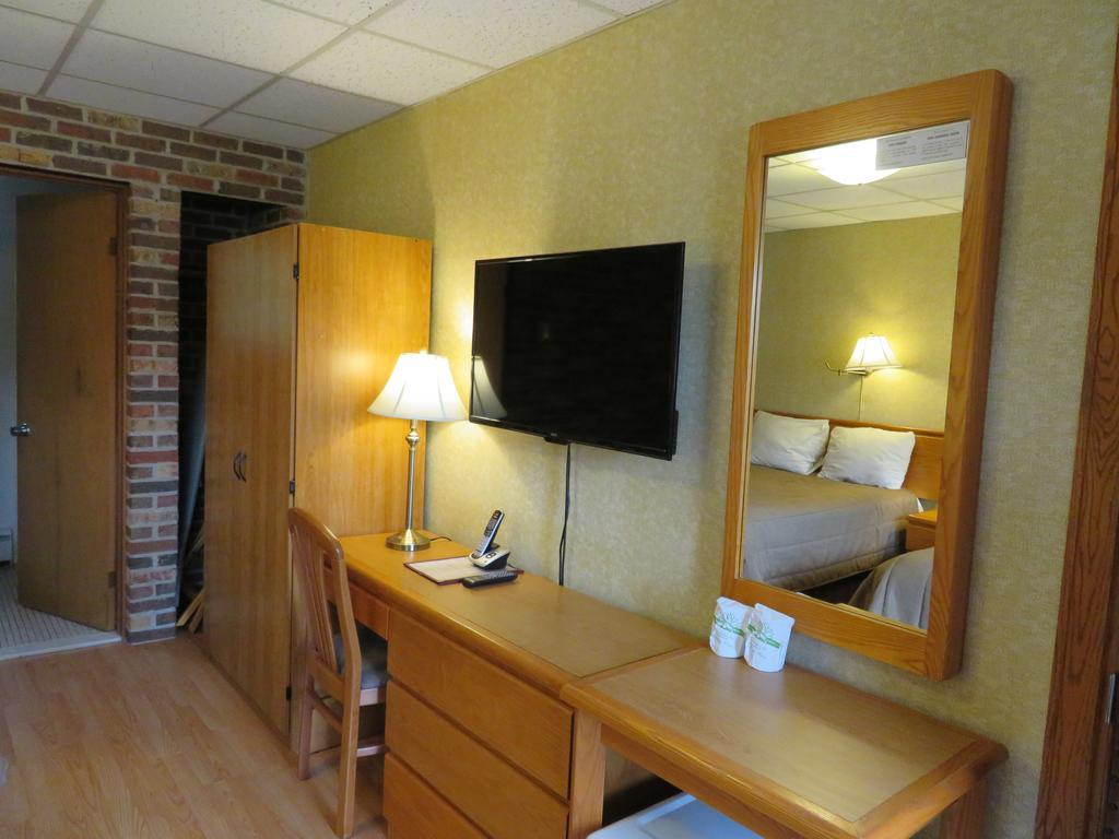 شيربروك Motel & Hotel La Paysanne المظهر الخارجي الصورة