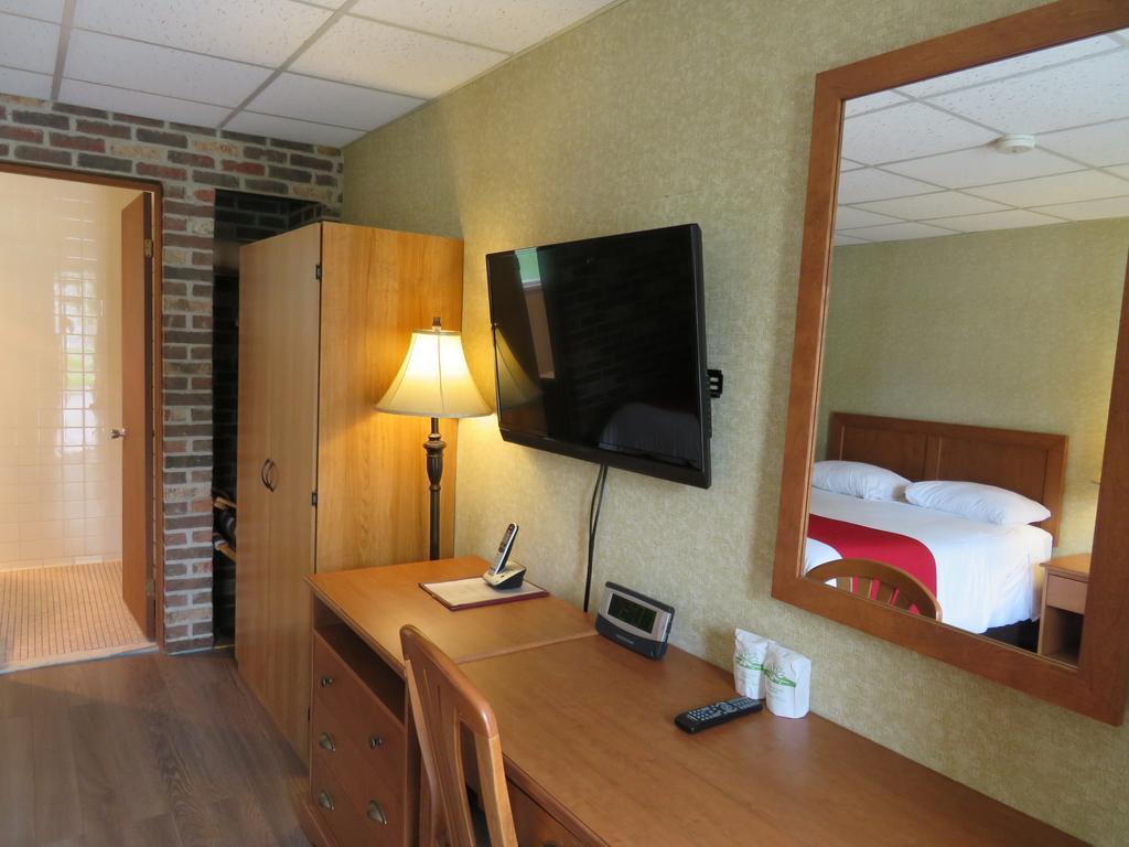 شيربروك Motel & Hotel La Paysanne المظهر الخارجي الصورة